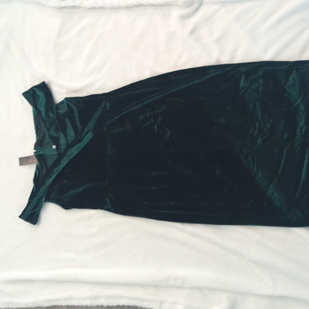 Retro Stage Elegant Off-Shoulder Green Velvet Dress